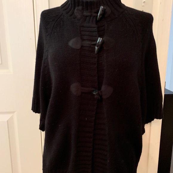 Sweater with toggle buttons - Picture 3 of 3